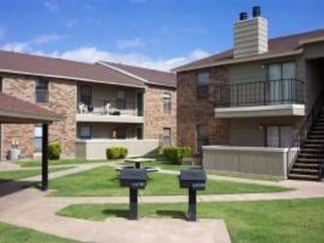 Bentwood Apartments