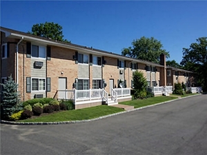 Fairfield Court | West Babylon, New York, 11704   MyNewPlace.com
