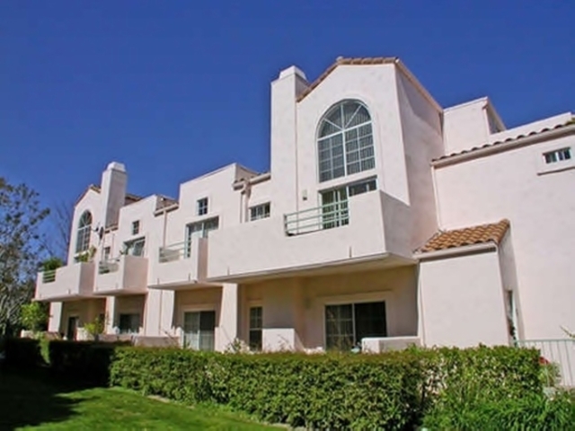 Apartment for Rent in Woodland Hills