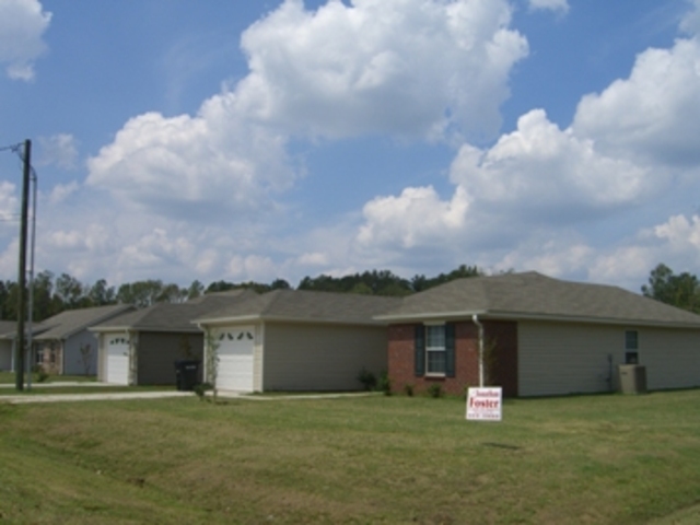 Cross Creek Estates Apartments