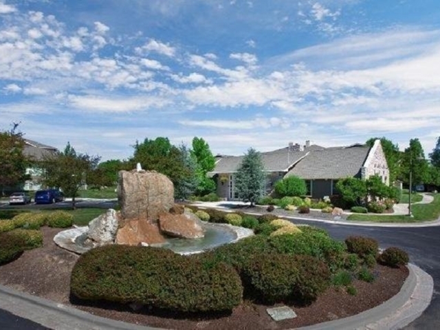 Lodge At Maple Grove Apartments