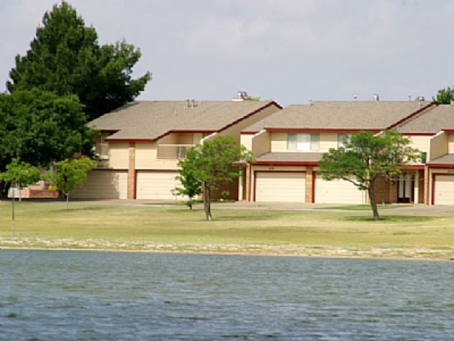 Del Estrado Apartments
