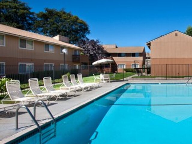 Pointe at Northridge Apartments