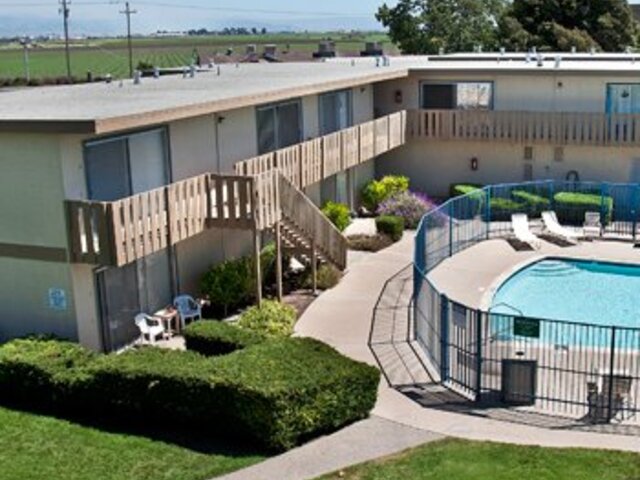 Pointe at Westlake Apartments