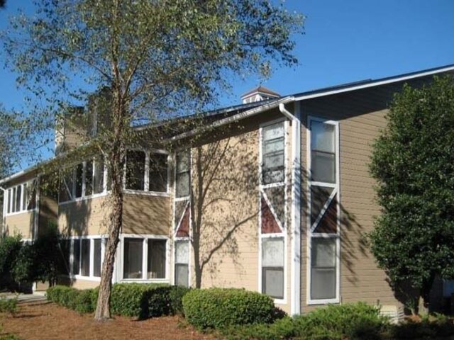 The Paddock Club Columbia Apartments
