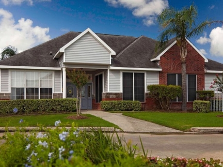 Mockingbird Lane Plaza Apartments
