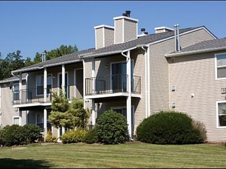 The Greens at Chestnut Ridge Apartments