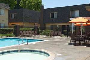 Brentwood Apartments | Santa Ana, California, 92705  Garden Style, MyNewPlace.com