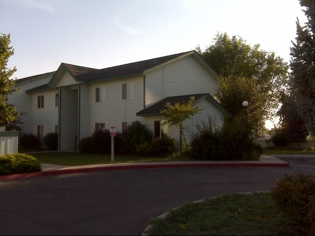 Edison Park Apartments