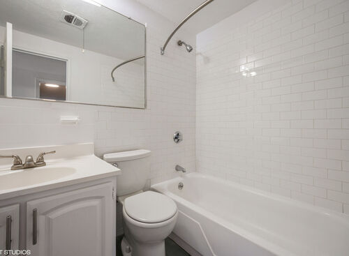 3 Bedroom: Beds - 3: Baths - 2: SqFt Range - 1050 to 1050