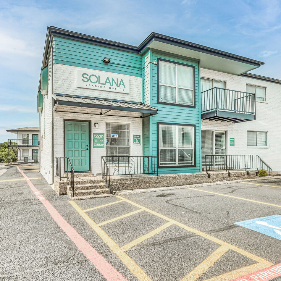 Garland TX Apartment | Residents at Solana Apartments