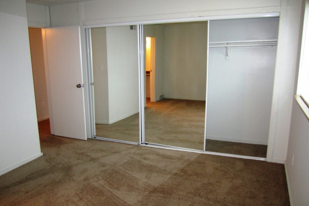 Meadowlark Hill Apartments