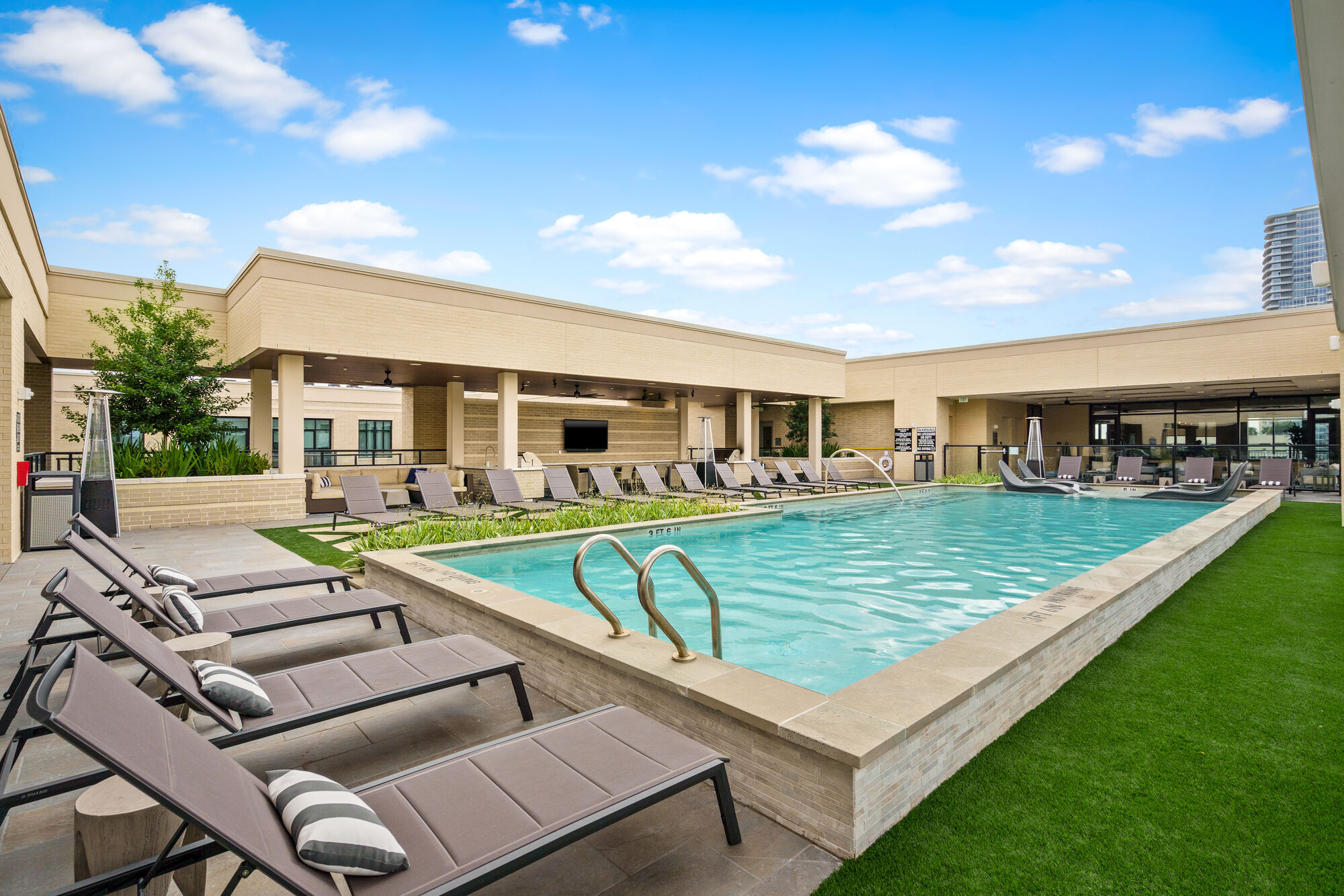 NOVEL River Oaks by Crescent Communities Image 94