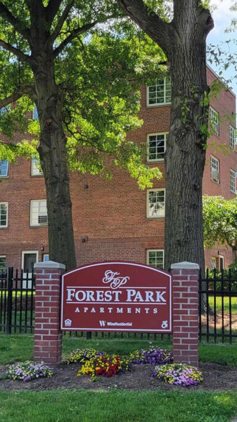 Victoria, TX Gated Apartments for Rent | Oak Forest, image size:919x1633