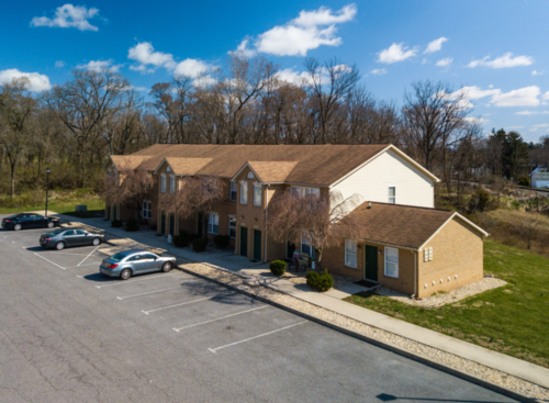 One Bedroom - Deluxe: Beds - 1: Baths - 1: SqFt Range - 770 to 770