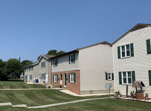 Two Bedroom Townhome with Half Bath: Beds - 2: Baths - 1.5: SqFt Range - 950 to 950