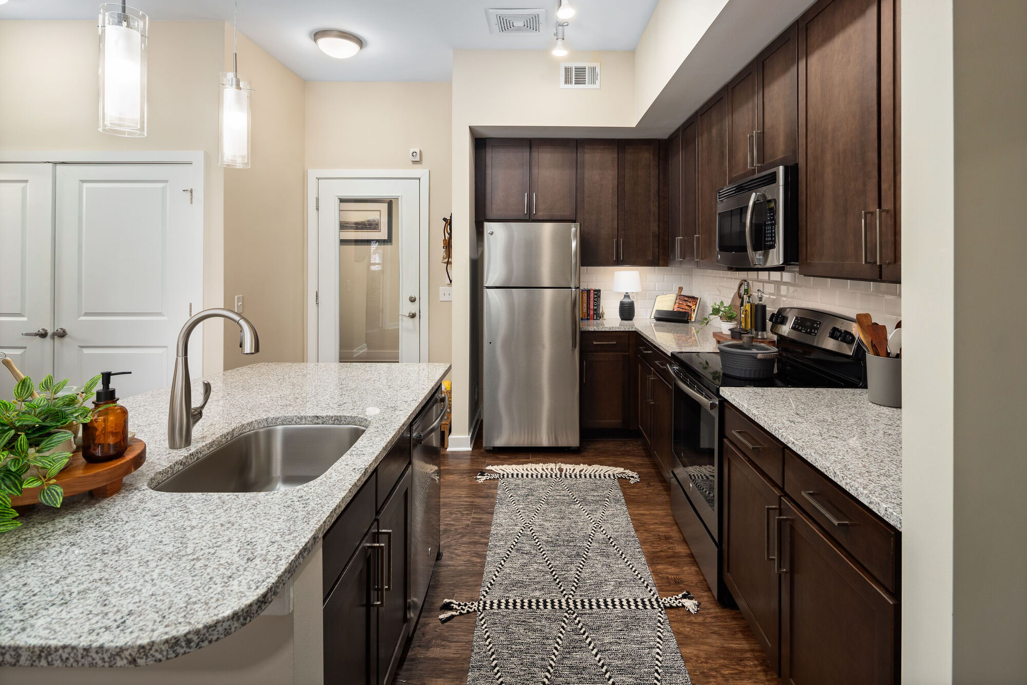 400 Belmont Image 44
