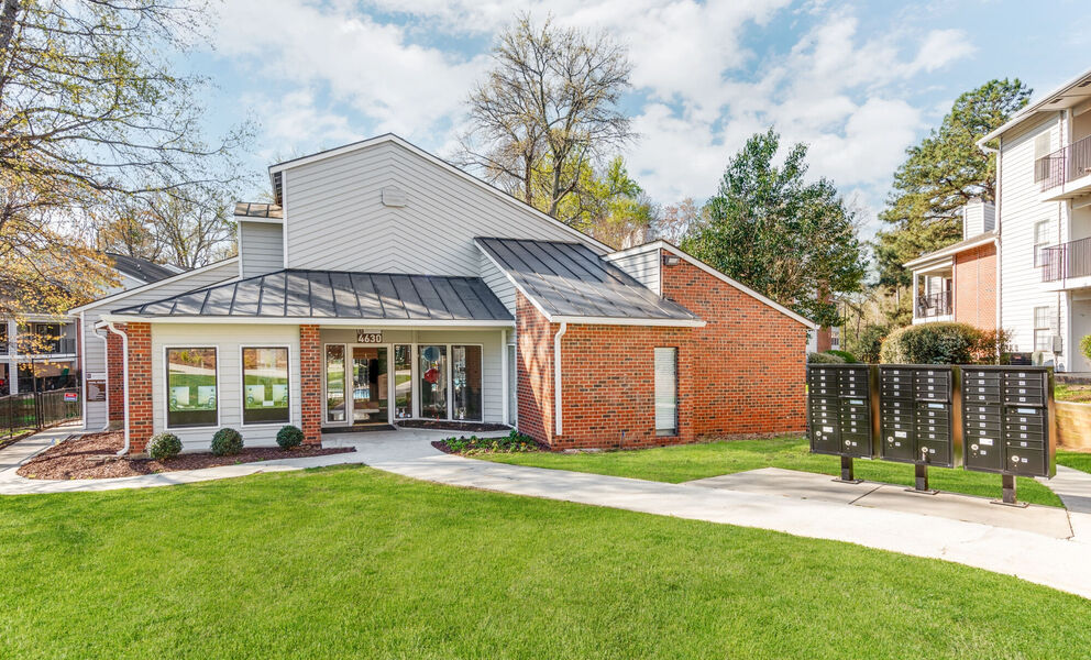 Woodford Apartments