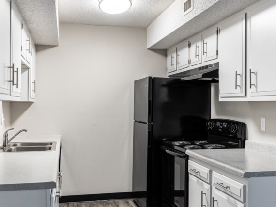 Stonleigh Court Apartment Homes