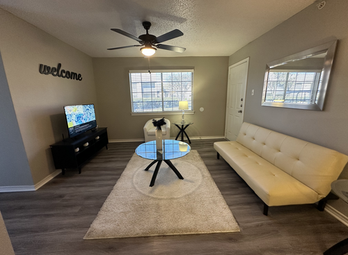 Elite: Beds - 1: Baths - 1: SqFt Range - 800 to 800