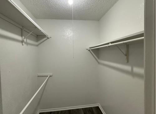 Contemporary: Beds - 2: Baths - 2: SqFt Range - 1078 to 1078