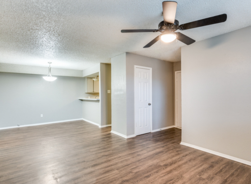Spacious: Beds - 1: Baths - 1: SqFt Range - 1031 to 1031