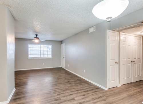 Spacious: Beds - 1: Baths - 1: SqFt Range - 1031 to 1031