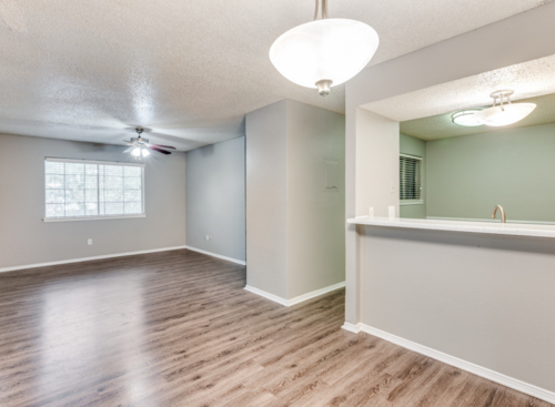 Spacious: Beds - 1: Baths - 1: SqFt Range - 1031 to 1031