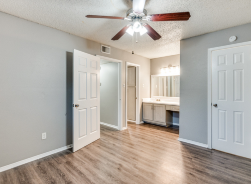 Spacious: Beds - 1: Baths - 1: SqFt Range - 1031 to 1031