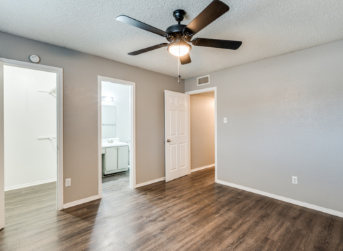 Spacious: Beds - 1: Baths - 1: SqFt Range - 1031 to 1031