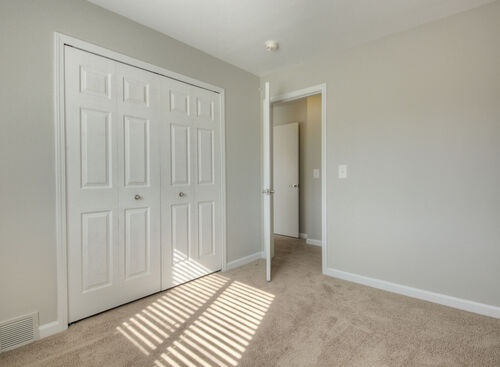 Bedrom with Closet