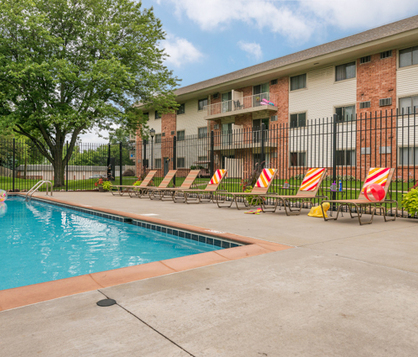 Amenities include Fitness Center, Playground, Pool, Dog Park, and on site laundry