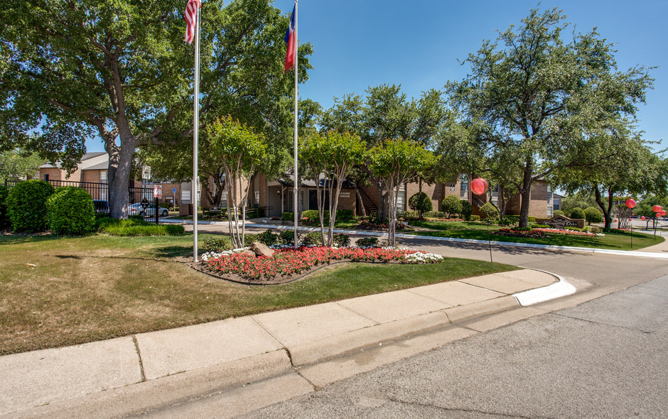 Whispering Oaks Apartments
