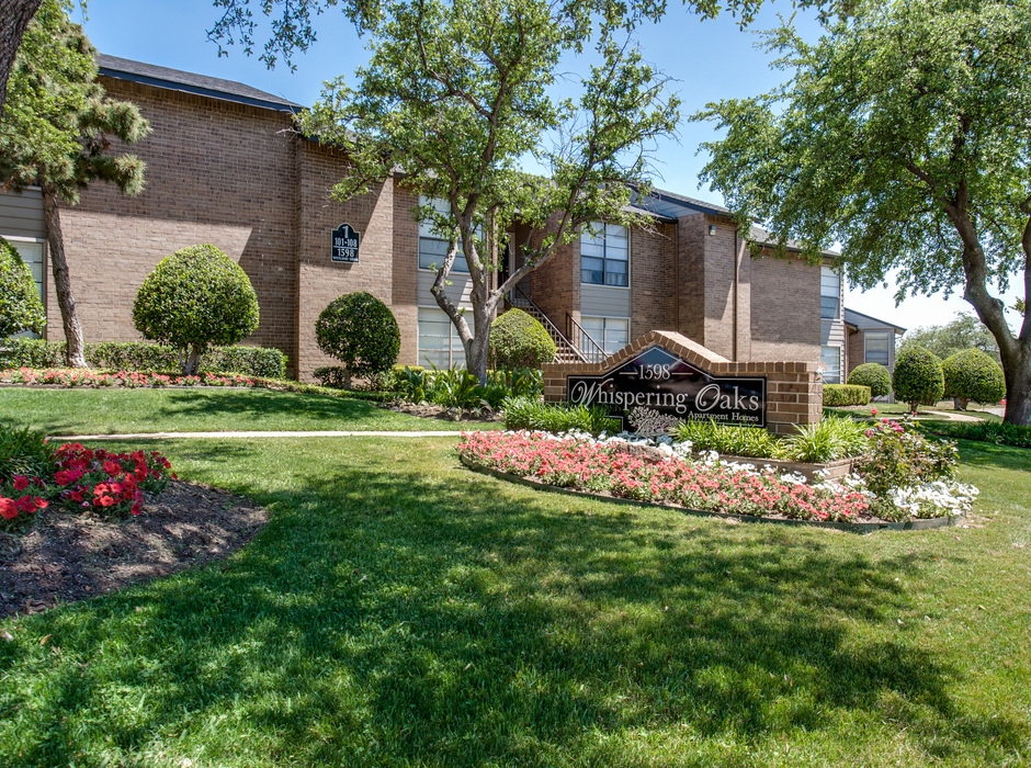Whispering Oaks Apartments