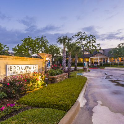 The Broadwater Luxury Apartments In Pasadena Texas