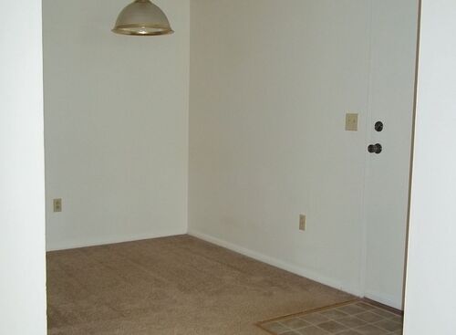 Studio Deluxe: Beds - Studio: Baths - 1: SqFt Range - 570 to 570