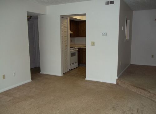 Studio Deluxe: Beds - Studio: Baths - 1: SqFt Range - 570 to 570