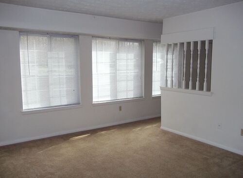 Studio Deluxe: Beds - Studio: Baths - 1: SqFt Range - 570 to 570