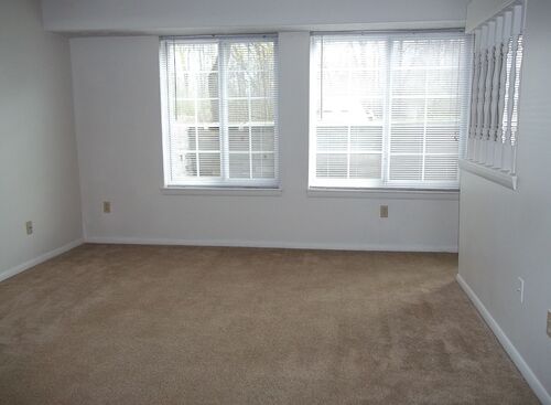 Studio Deluxe: Beds - Studio: Baths - 1: SqFt Range - 570 to 570