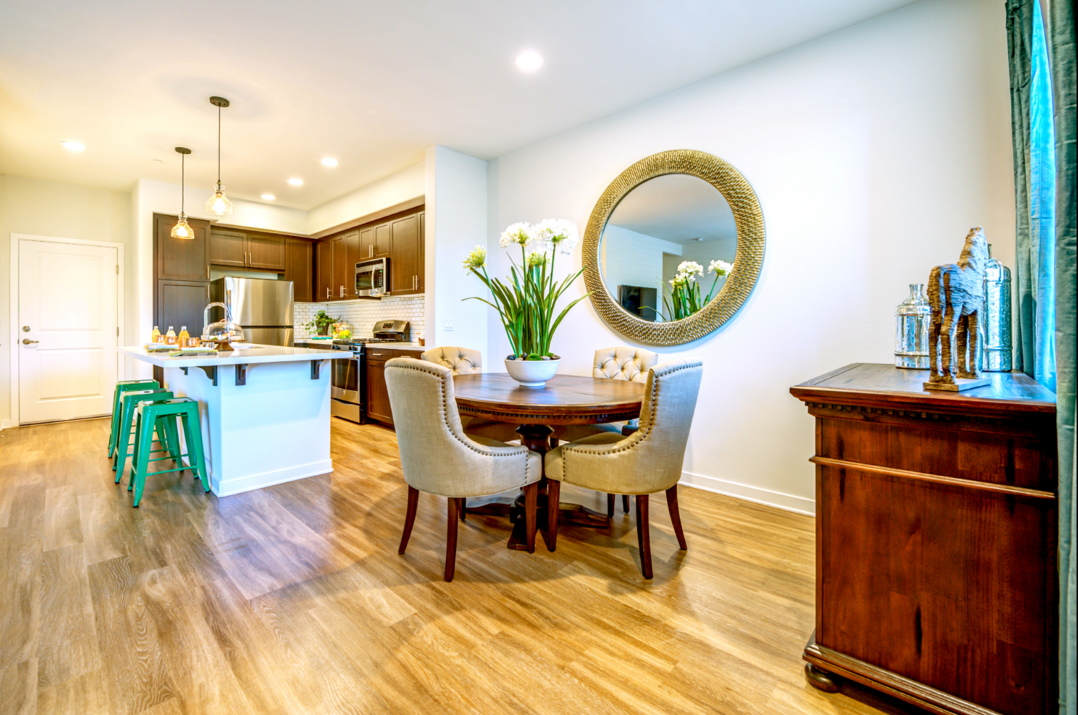 Model Kitchen Dining