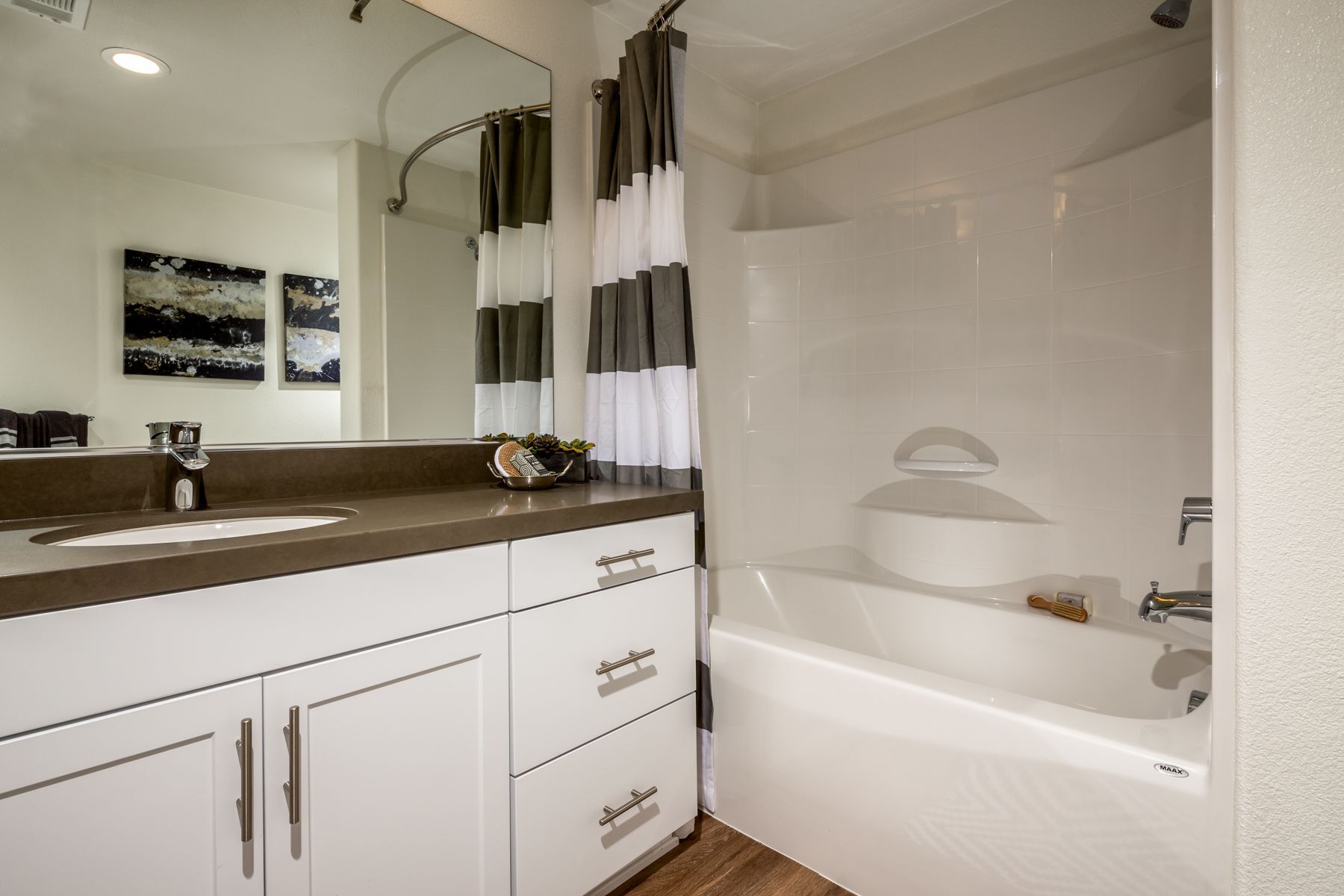 Model Bathroom Tub