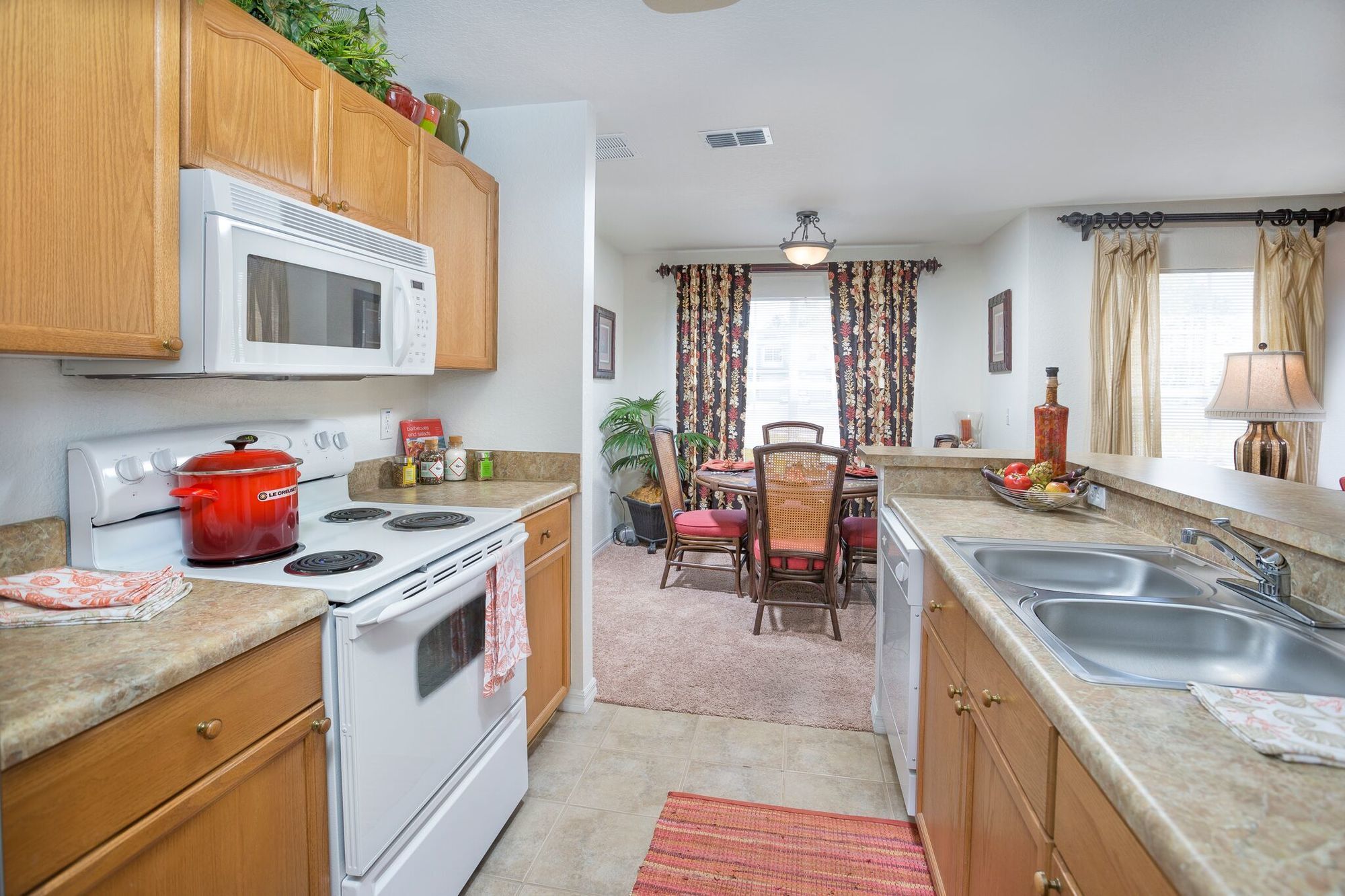 Hawthorne Village Image 43