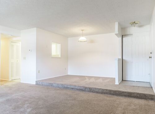 One Bedroom: Beds - 1: Baths - 1: SqFt Range - 700 to 700