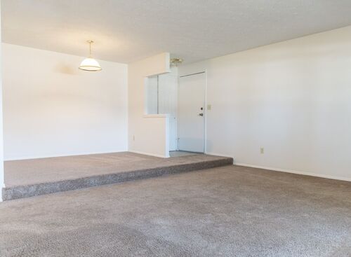 One Bedroom: Beds - 1: Baths - 1: SqFt Range - 700 to 700