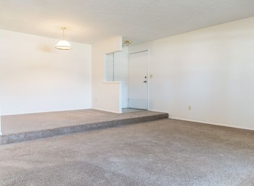 One Bedroom: Beds - 1: Baths - 1: SqFt Range - 700 to 700