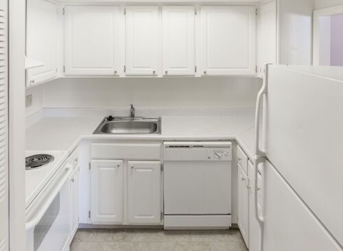 One Bedroom: Beds - 1: Baths - 1: SqFt Range - 700 to 700