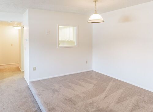 One Bedroom: Beds - 1: Baths - 1: SqFt Range - 700 to 700