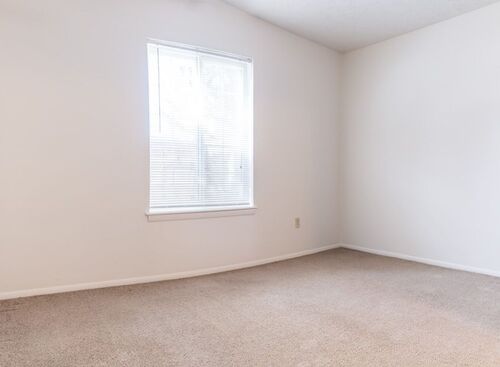 One Bedroom: Beds - 1: Baths - 1: SqFt Range - 700 to 700