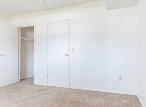 One Bedroom: Beds - 1: Baths - 1: SqFt Range - 700 to 700