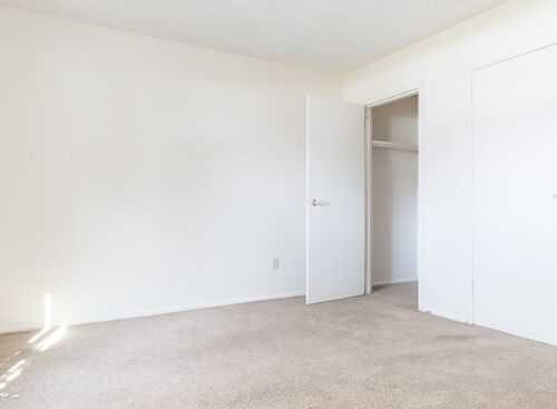 One Bedroom: Beds - 1: Baths - 1: SqFt Range - 700 to 700